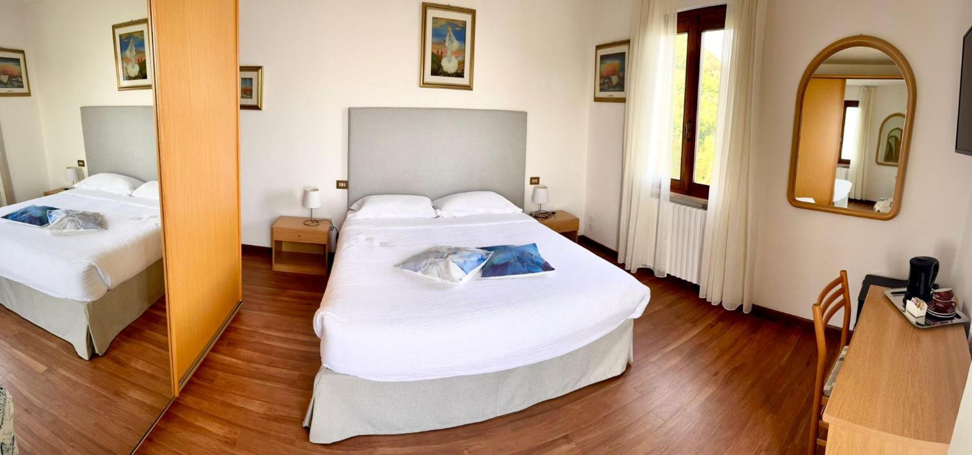 Doppelzimmer mit Balkon